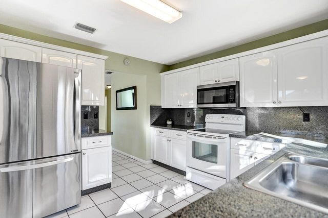 3373 Jog Park Drive, Greenacres, FL 33467