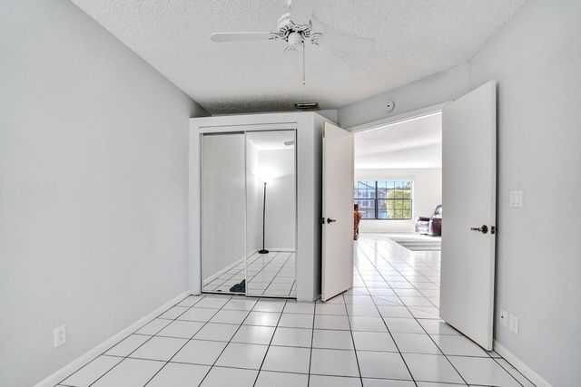 3373 Jog Park Drive, Greenacres, FL 33467
