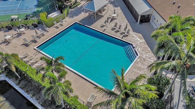 3373 Jog Park Drive, Greenacres, FL 33467