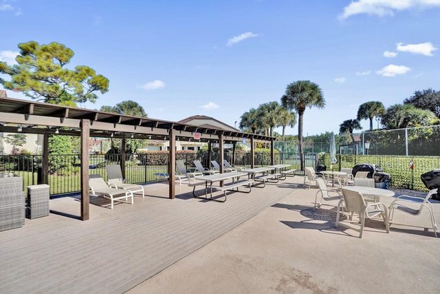 3373 Jog Park Drive, Greenacres, FL 33467