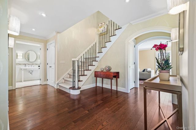 12 Woodland Avenue, Bronxville, NY 10708
