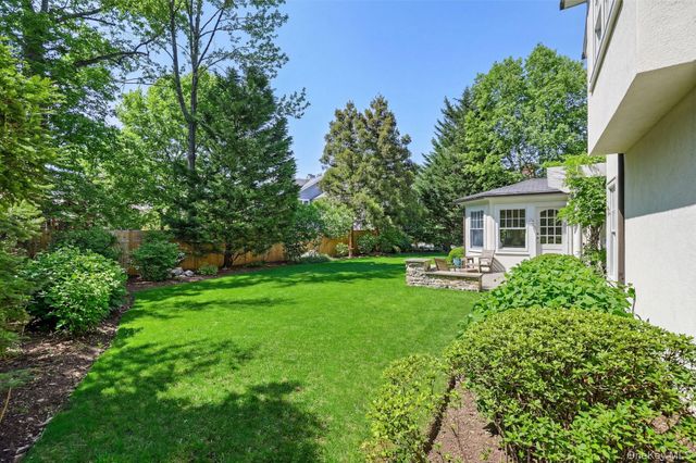 12 Woodland Avenue, Bronxville, NY 10708