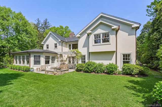 12 Woodland Avenue, Bronxville, NY 10708