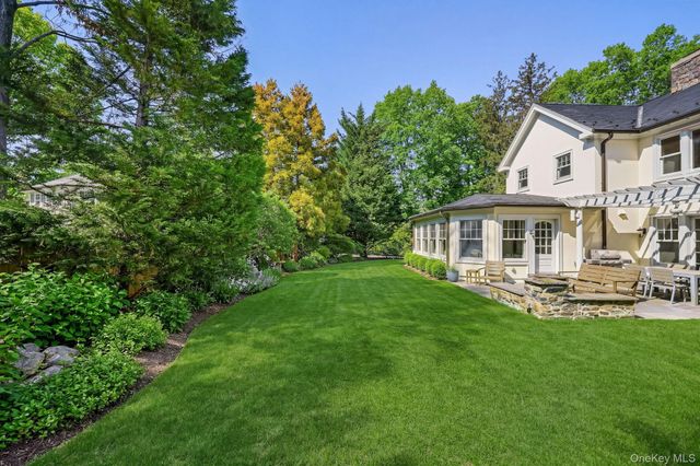12 Woodland Avenue, Bronxville, NY 10708