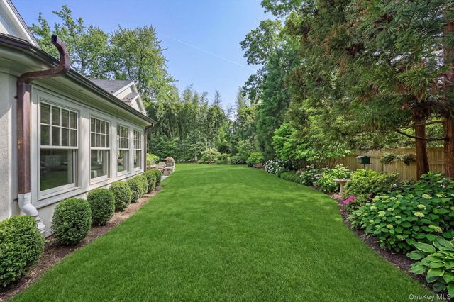 12 Woodland Avenue, Bronxville, NY 10708