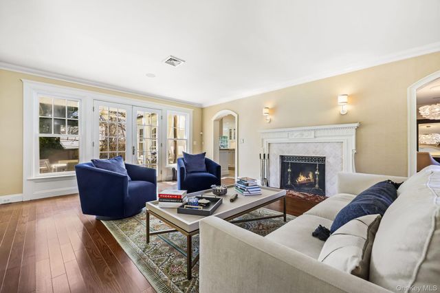 12 Woodland Avenue, Bronxville, NY 10708