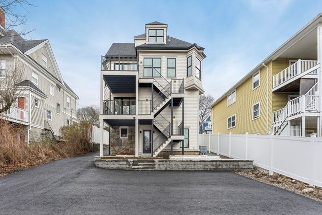 142 Metropolitan U:1, Boston, MA 02131