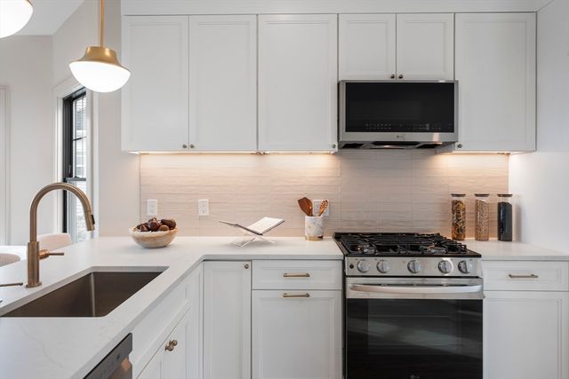 142 Metropolitan U:1, Boston, MA 02131