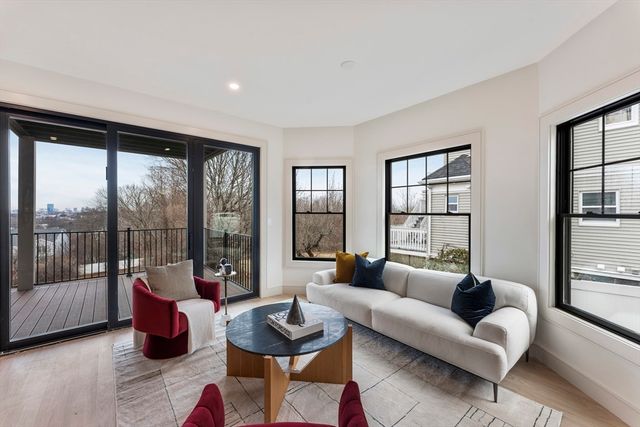 142 Metropolitan U:1, Boston, MA 02131