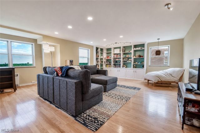 13800 Shaker Boulevard 1102, Cleveland, OH 44120
