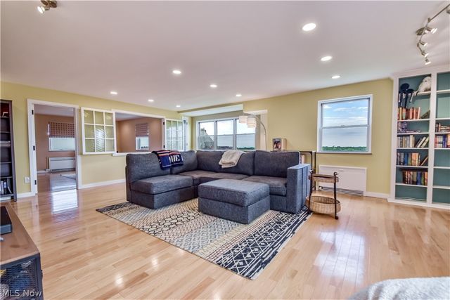 13800 Shaker Boulevard 1102, Cleveland, OH 44120