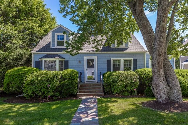 42 Hawthorn Ave, Needham, MA 02492