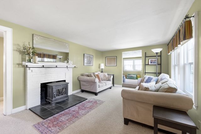 42 Hawthorn Ave, Needham, MA 02492