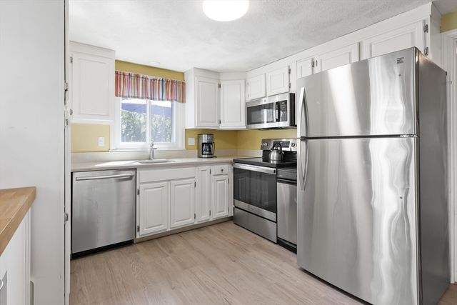 42 Hawthorn Ave, Needham, MA 02492