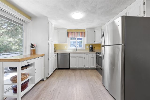 42 Hawthorn Ave, Needham, MA 02492