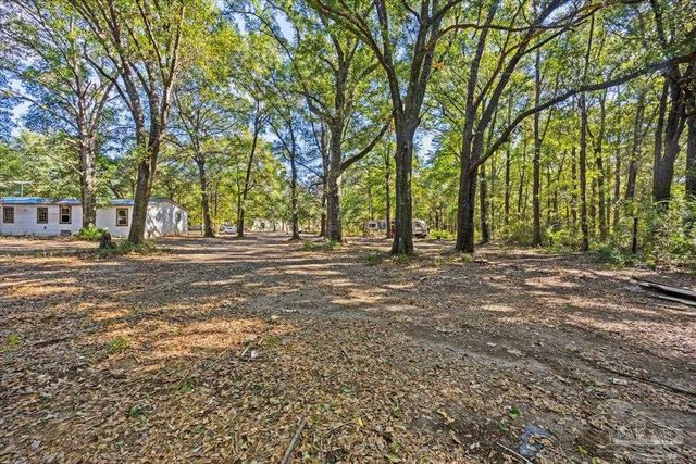 5127 Lake End Dr, Milton, FL 32583