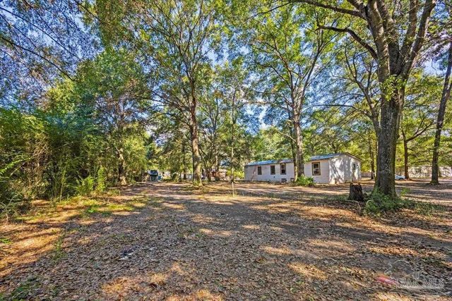 5127 Lake End Dr, Milton, FL 32583