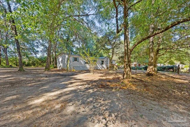 5127 Lake End Dr, Milton, FL 32583