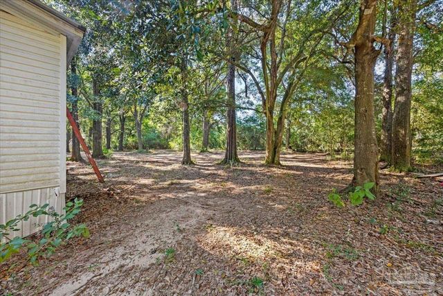 5127 Lake End Dr, Milton, FL 32583