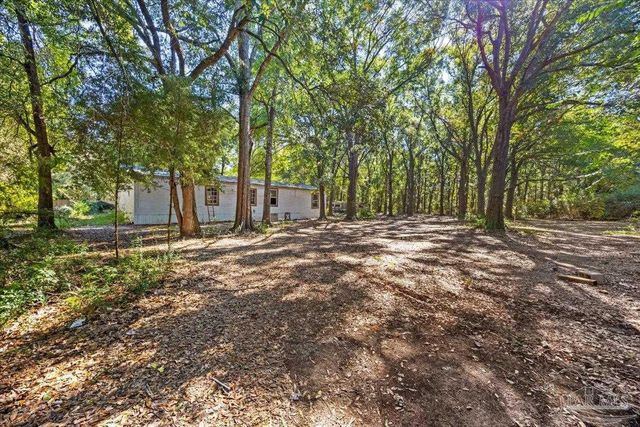 5127 Lake End Dr, Milton, FL 32583