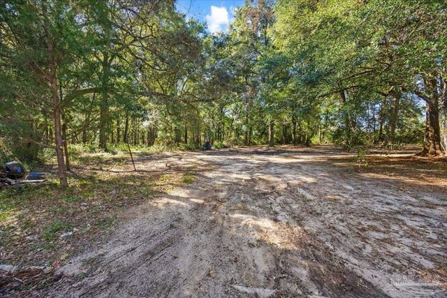 5127 Lake End Dr, Milton, FL 32583