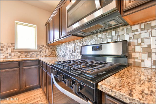 533 GINGER FRANCIS Lane, El Paso, TX 79938