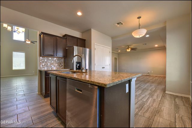 533 GINGER FRANCIS Lane, El Paso, TX 79938
