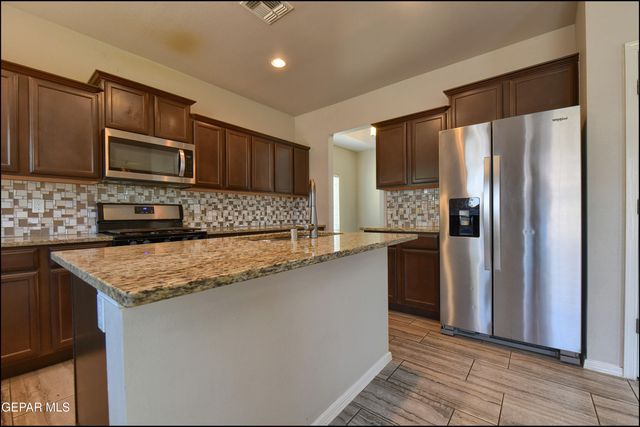 533 GINGER FRANCIS Lane, El Paso, TX 79938