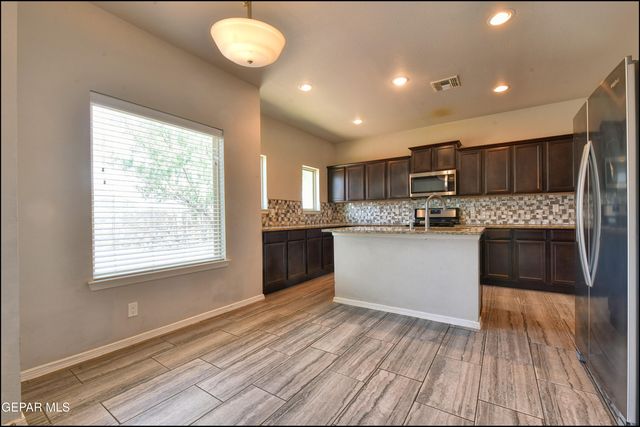 533 GINGER FRANCIS Lane, El Paso, TX 79938