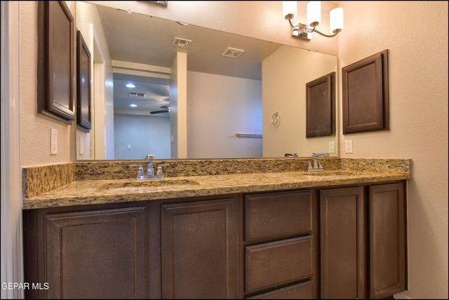 533 GINGER FRANCIS Lane, El Paso, TX 79938