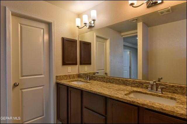 533 GINGER FRANCIS Lane, El Paso, TX 79938
