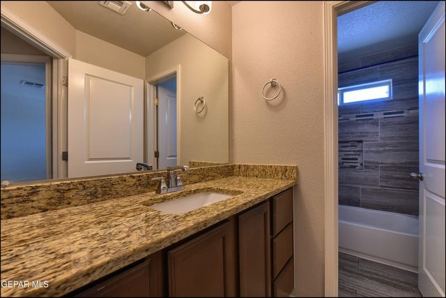 533 GINGER FRANCIS Lane, El Paso, TX 79938
