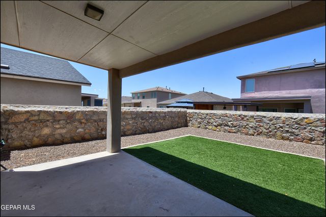 533 GINGER FRANCIS Lane, El Paso, TX 79938