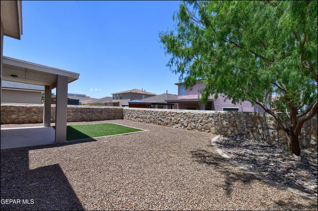 533 GINGER FRANCIS Lane, El Paso, TX 79938