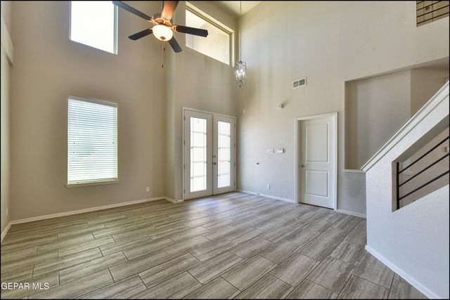 533 GINGER FRANCIS Lane, El Paso, TX 79938