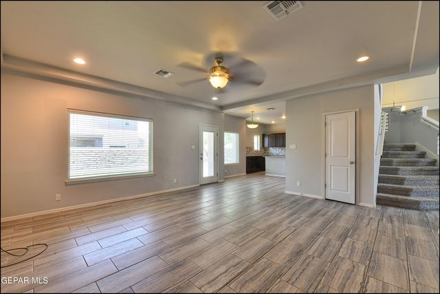 533 GINGER FRANCIS Lane, El Paso, TX 79938