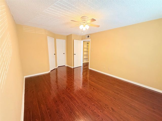 2120 El Paseo Street 510, Houston, TX 77054