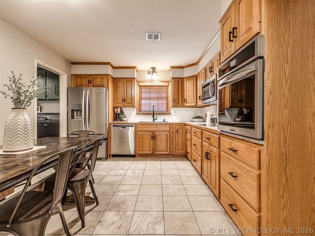 1616 Harned Drive, Bartlesville, OK 74006