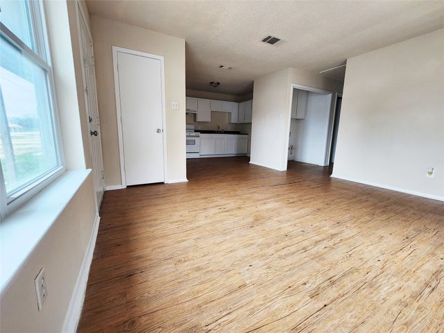 4304 S Cravens Road, Fort Worth, TX 76119