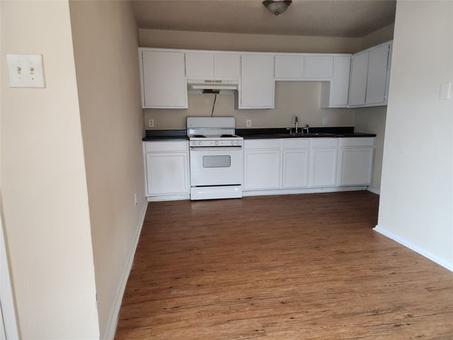 4304 S Cravens Road, Fort Worth, TX 76119