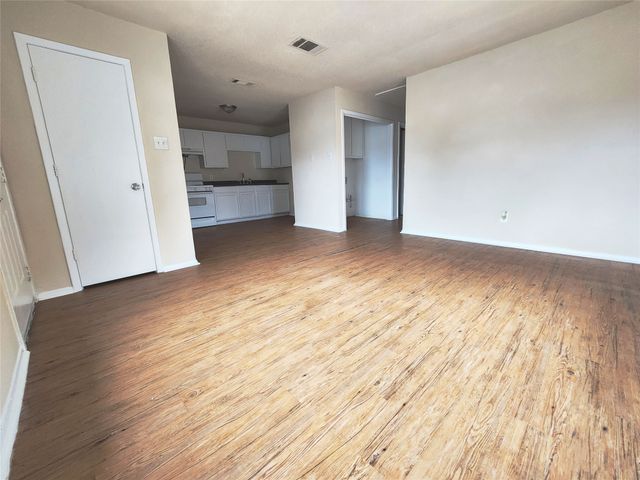 4304 S Cravens Road, Fort Worth, TX 76119