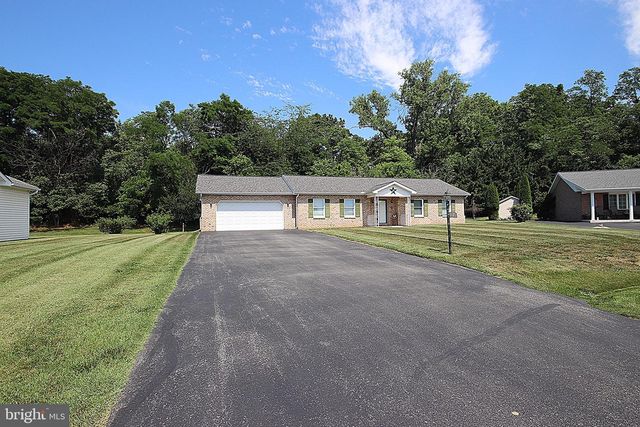 7 PLANTATION DR, Hagerstown, MD 21740