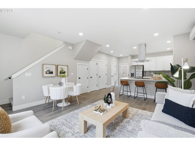 524 S TEXAS St, Portland, OR 97219