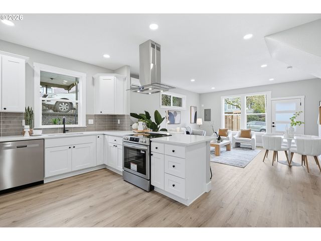 524 S TEXAS St, Portland, OR 97219