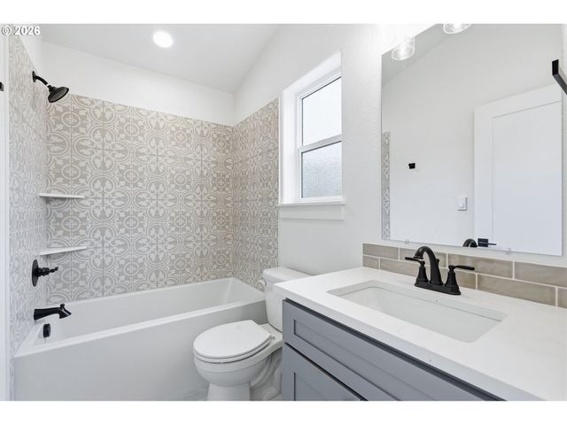 524 S TEXAS St, Portland, OR 97219