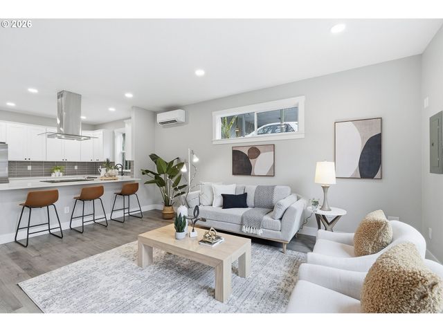 524 S TEXAS St, Portland, OR 97219