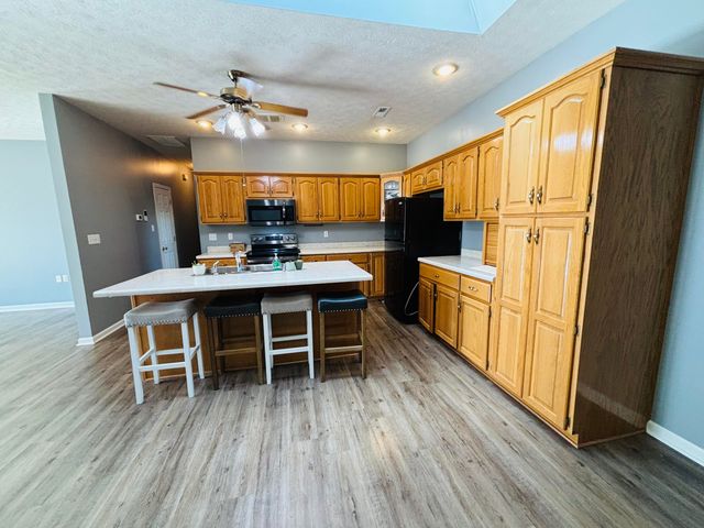 3879 E KY-80, Russell Springs, KY 42642