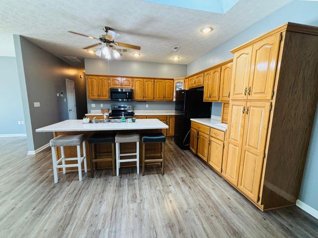 3879 E KY-80, Russell Springs, KY 42642