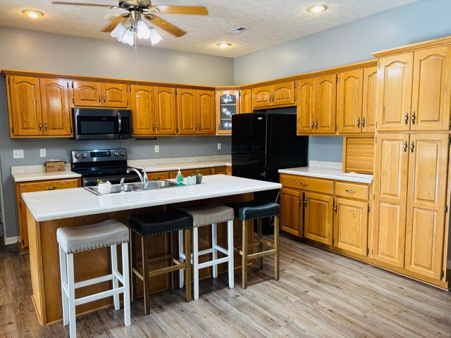 3879 E KY-80, Russell Springs, KY 42642