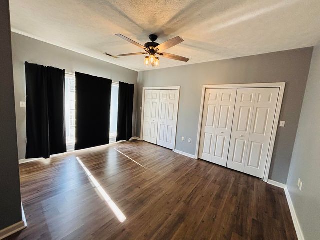 3879 E KY-80, Russell Springs, KY 42642